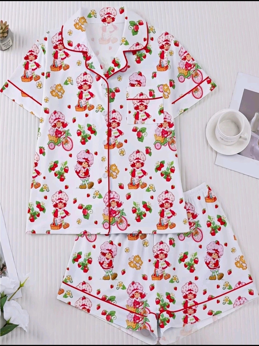 Women’s Strawberry Shortcake Graphic Pajama Set Size S White Collared Button